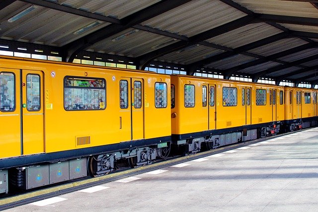 žlutý vlak