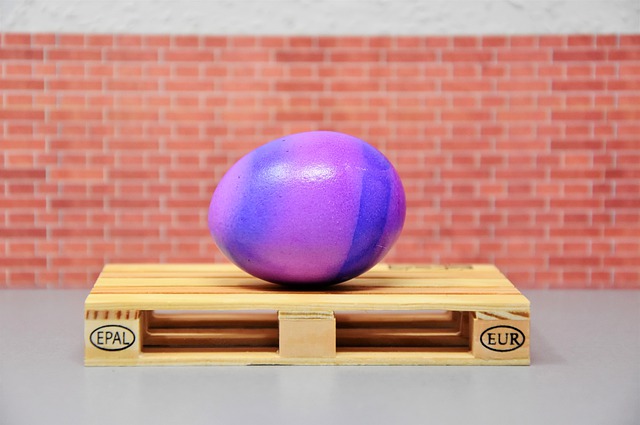 velikonoční vajíčko na paletě