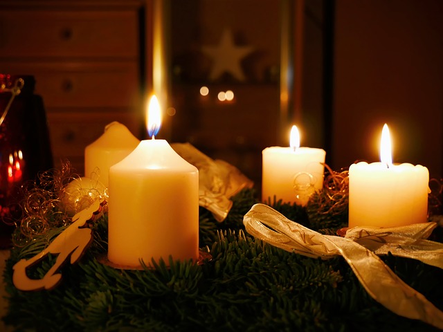 svíčky na věnci