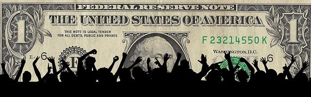 dolar a jásající dav